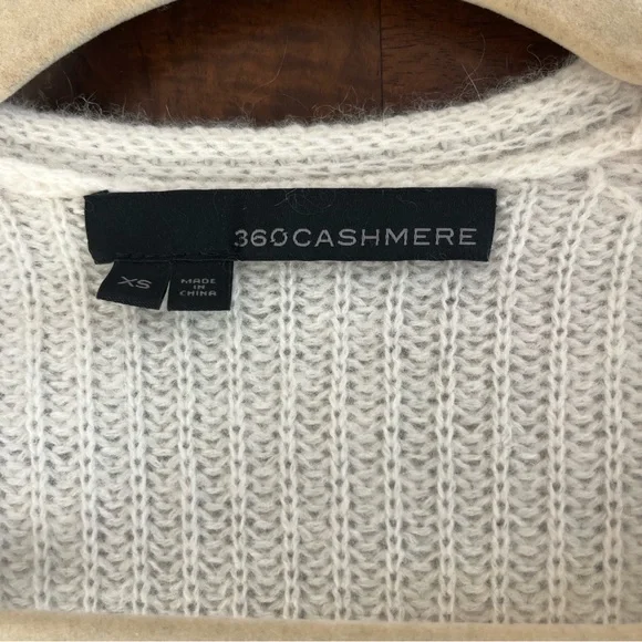 100% Cashmere White Knit V Neck Sweater - Picture 3 of 7